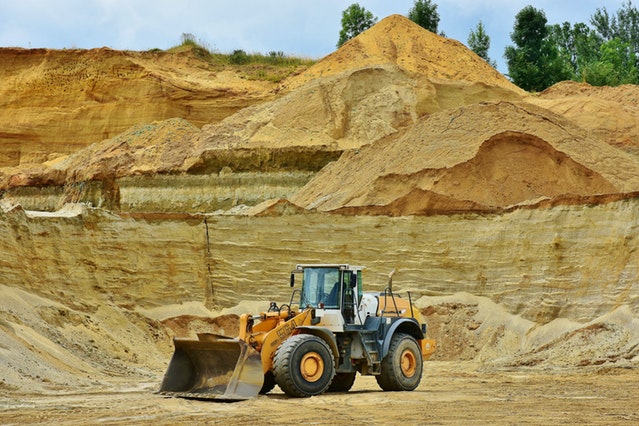 backhoe-bucket-barren-dirt-461789